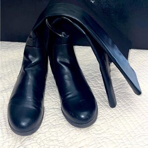 Liz Claiborne black boot
